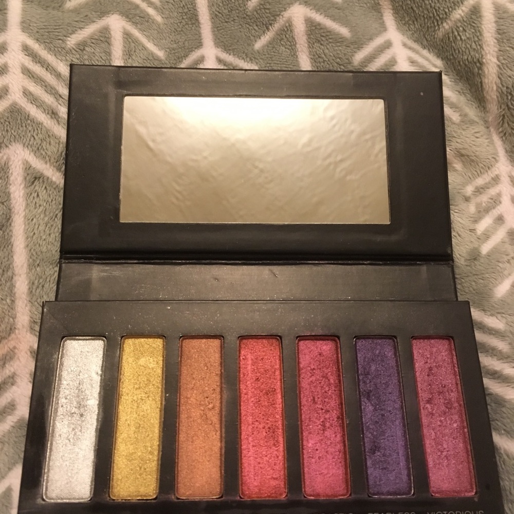 Younique Addiction Palette 5